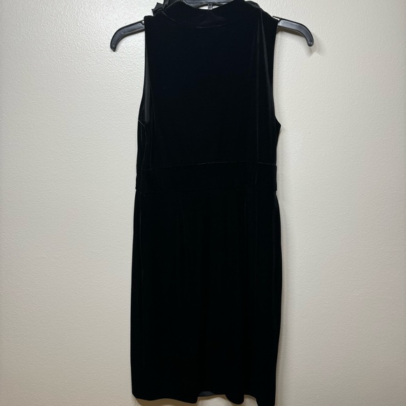 NWOT LONDON STYLE Black Dress V-Neck Ruffle Women’s Size 6 - Picture 5 of 6
